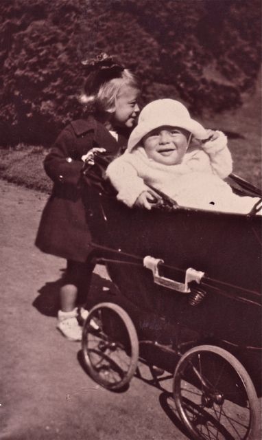 Kleine Nellie besefte maar al te goed dat haar zuster de wagen ging loslaten.